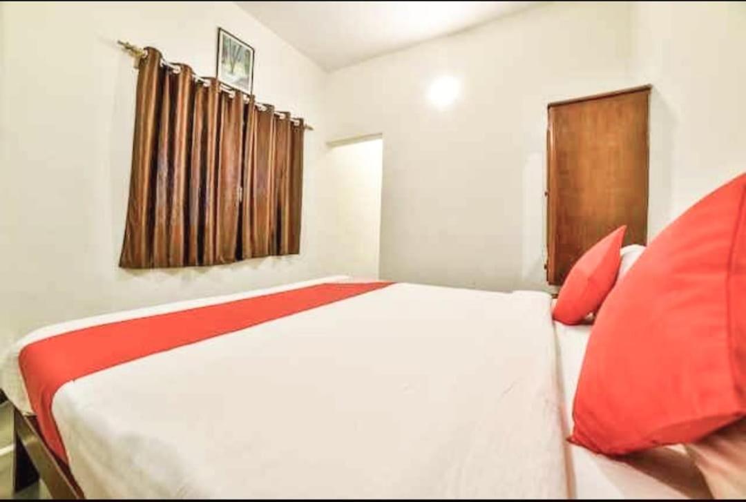 Hotel Hrd - Railway Station - Couple Friendly Local Ids Accepted 3*